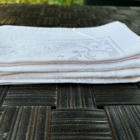 5 Soft White Damask Vintage Napkins. 16.5”sq.1950c. Mid Century Modern Tableware - Picture 9 of 10